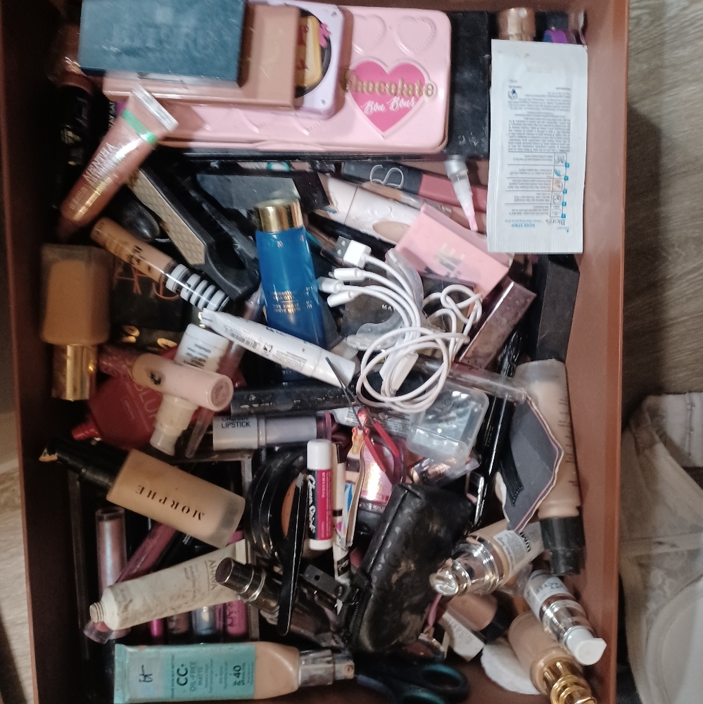 Makeup bundle - Picture 2 of 2